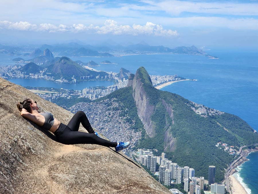 Exemplo de foto no cume da Pedra da Gávea