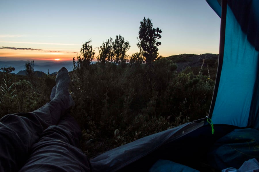 Visual do pôr do Sol na Pedra da Mina