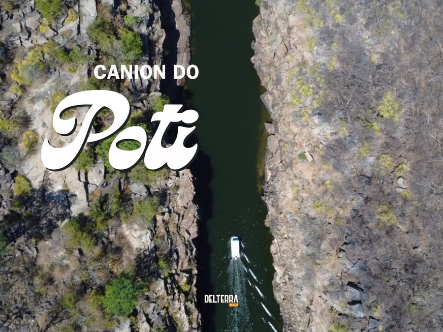 Passeio de dia inteiro, com transfer saindo de Parnaíba, guia local, visita a cânions, passeio de barco, trilhas a pé para conhecer pinturas rupestres. 