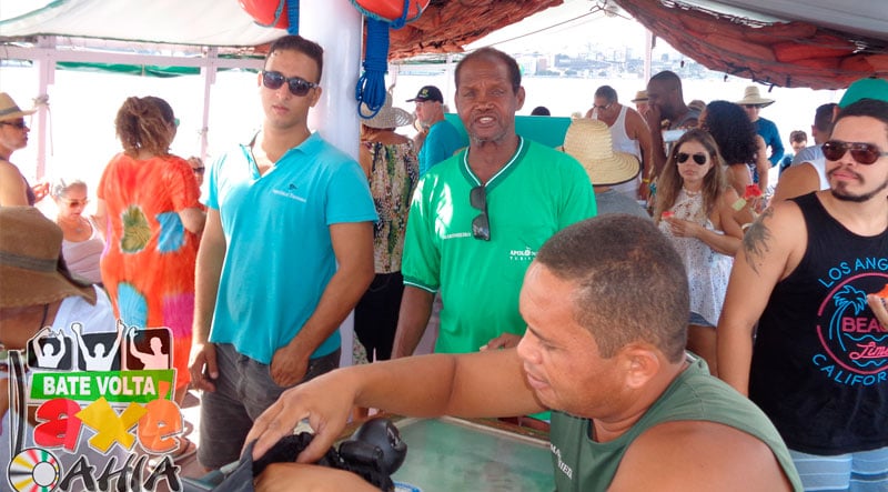 Passeio de escuna para Salinas das Margarida