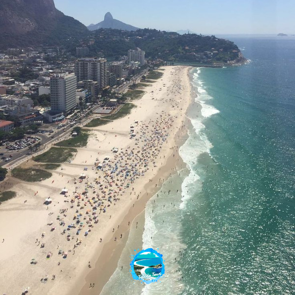 Vôo de helicóptero para casal