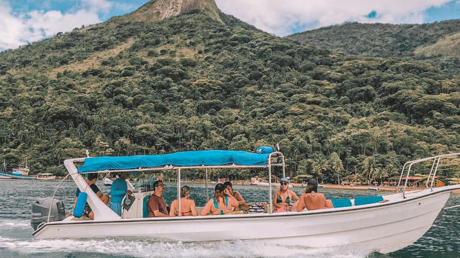 Passeio de Lancha Compartilhada no Saco do Mamangua em Paraty