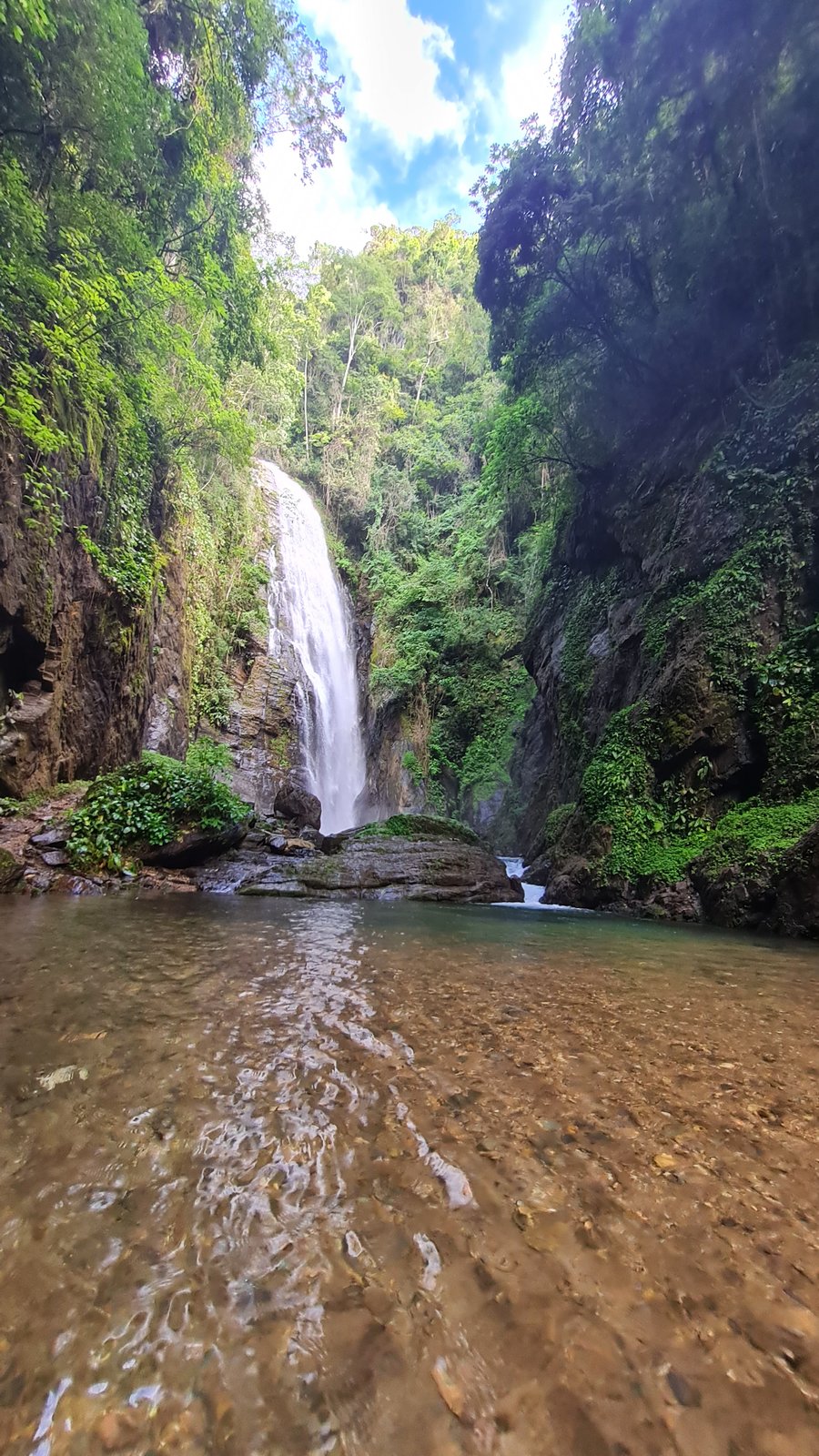 Trilha do Vale das Ostras com queda do meu deus.