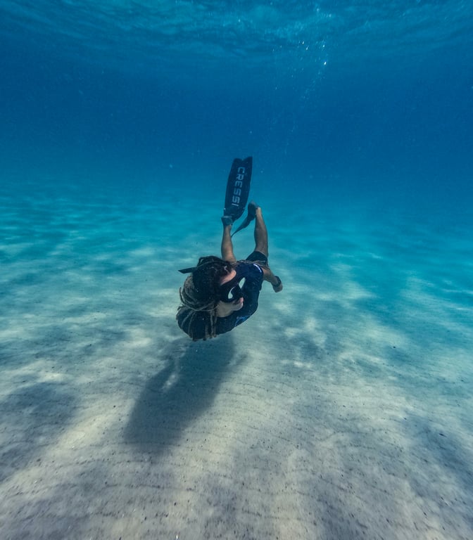 🌊 Mergulhar em Arraial do Cabo é como entrar em outro mundo