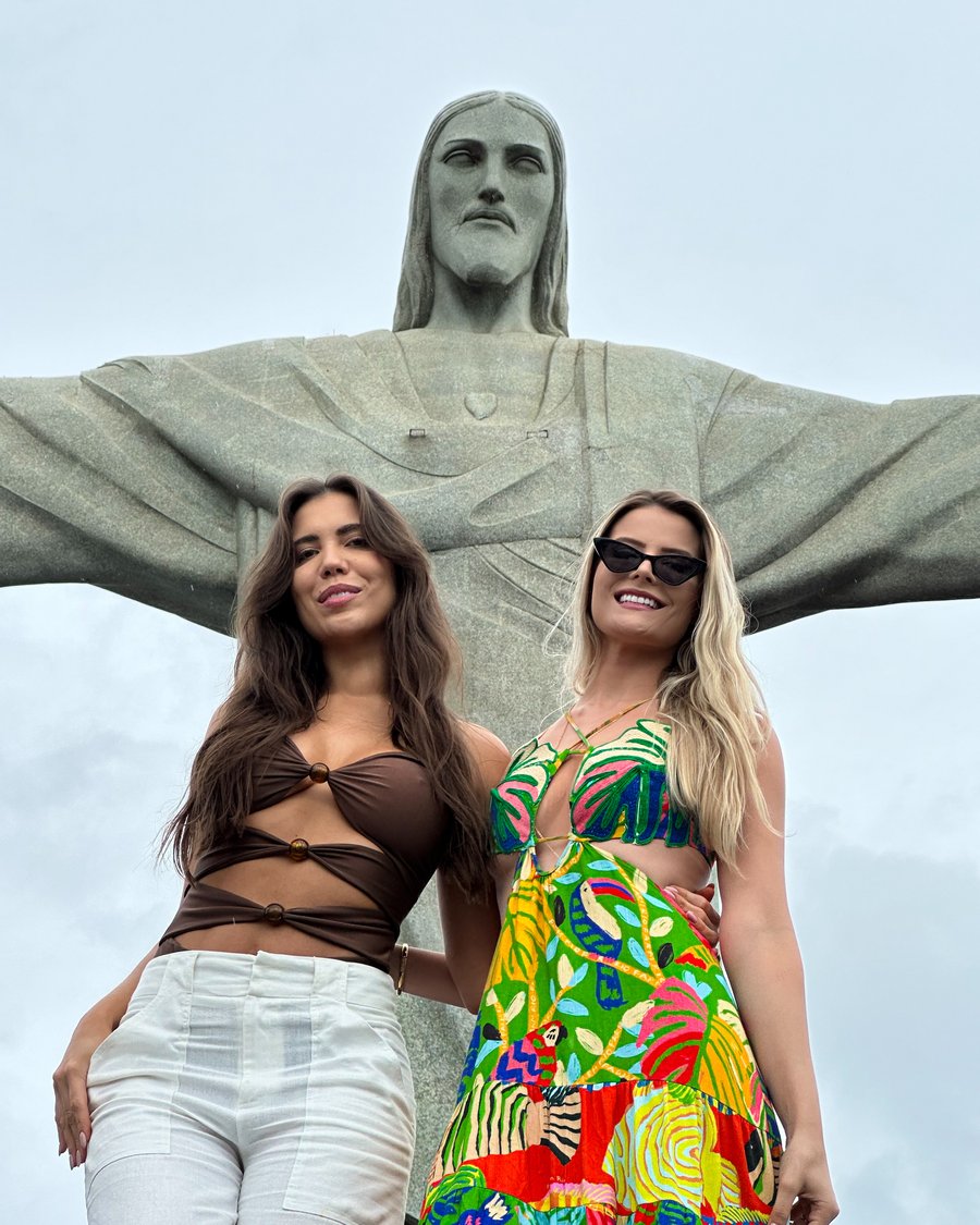 Um dos maiores símbolos do mundo esperando por você. Experiência completa com fotos profissionais no Rio de Janeiro.