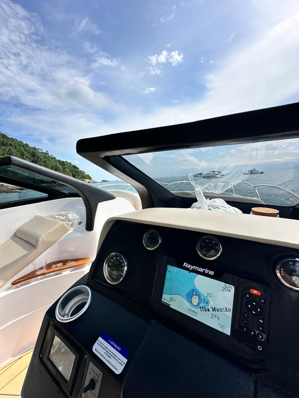 LANCHA PARA ATÉ 12 PASSAGEIROS EM CABO FRIO