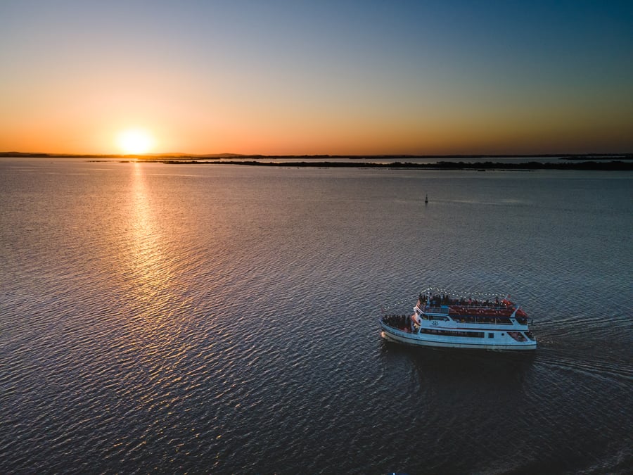 Roteiro Orla Zona Sul Cidade iluminada-  Passeio de barco em Porto Alegre