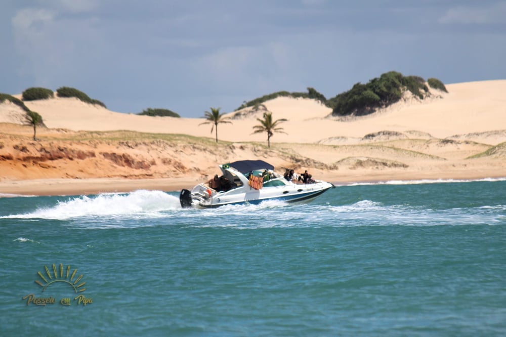 Lancha 32 pés privativo . VIP, lagoa guarairas.