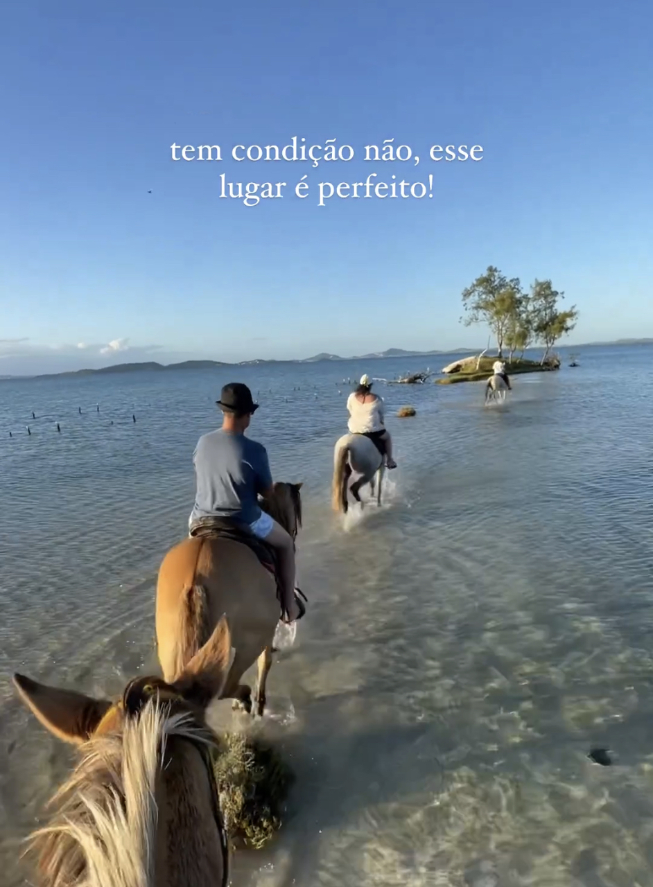 PASSEIO A CAVALO POR LAGOAS, SALINAS E PRAIAS EM MONTE ALTO