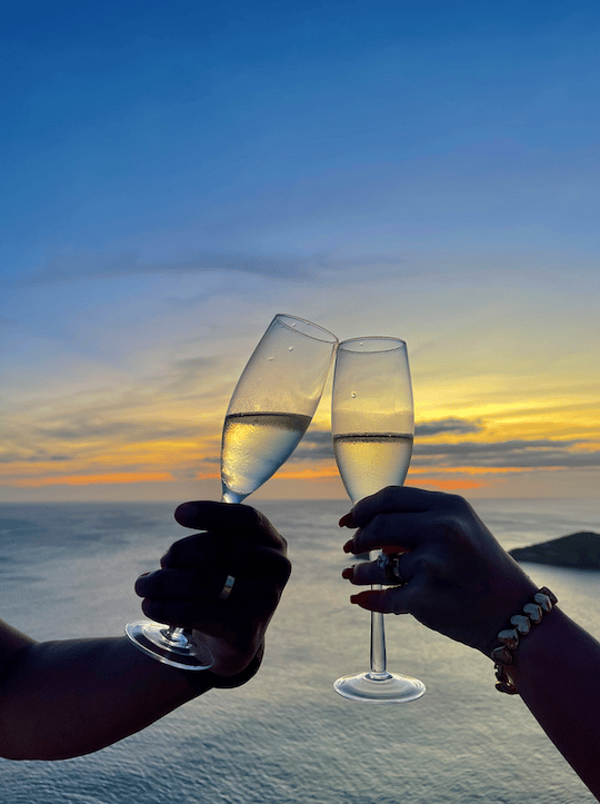 PASSEIO DE JEEP TROLLER FINALIZANDO COM ESPUMANTE NO POR DO SOL