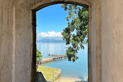 Ilha de Anhatomirim em Governador Celso Ramos: Como Chegar e Dicas Importantes