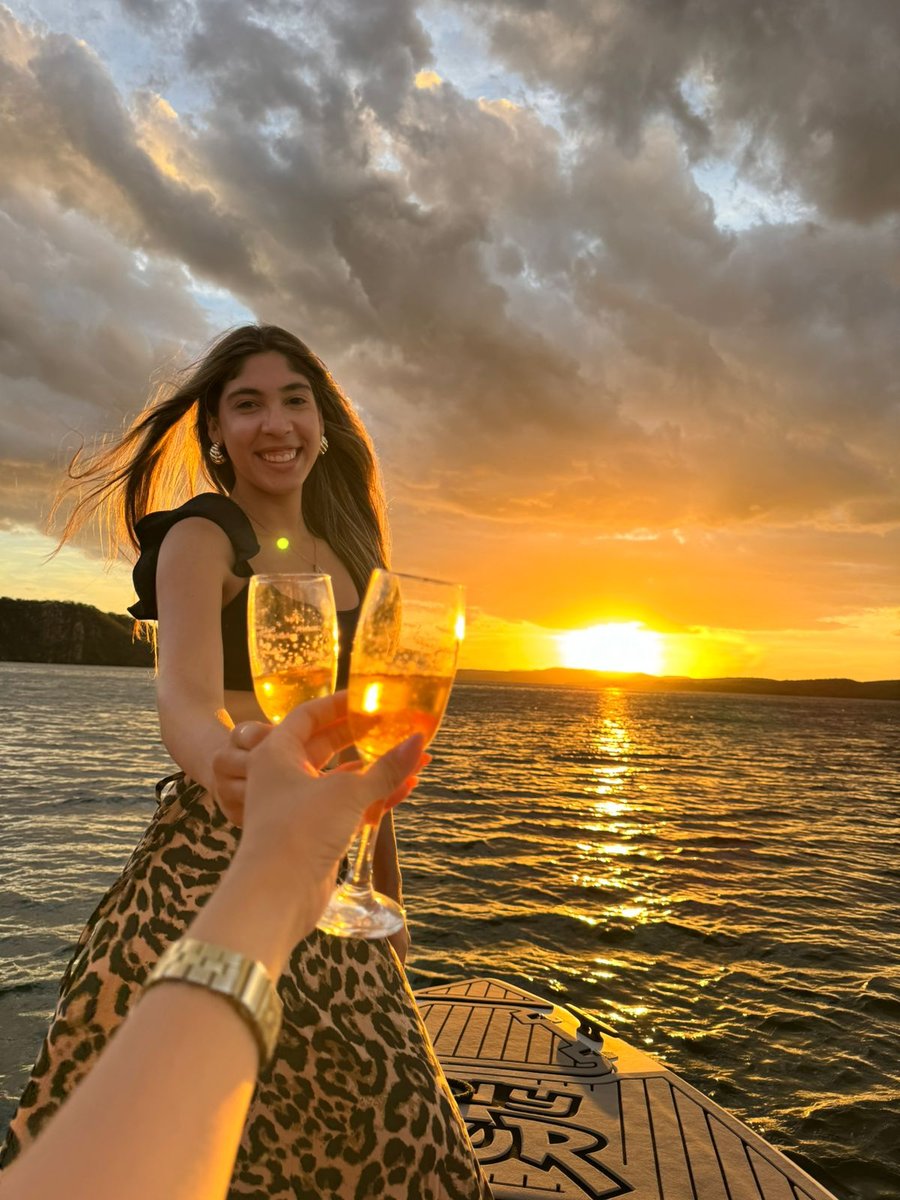 pôr do sol na lancha 