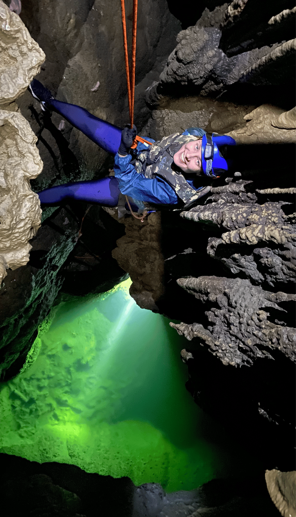 Rapel, flutuação e escalada na Caverna Lago Suspenso