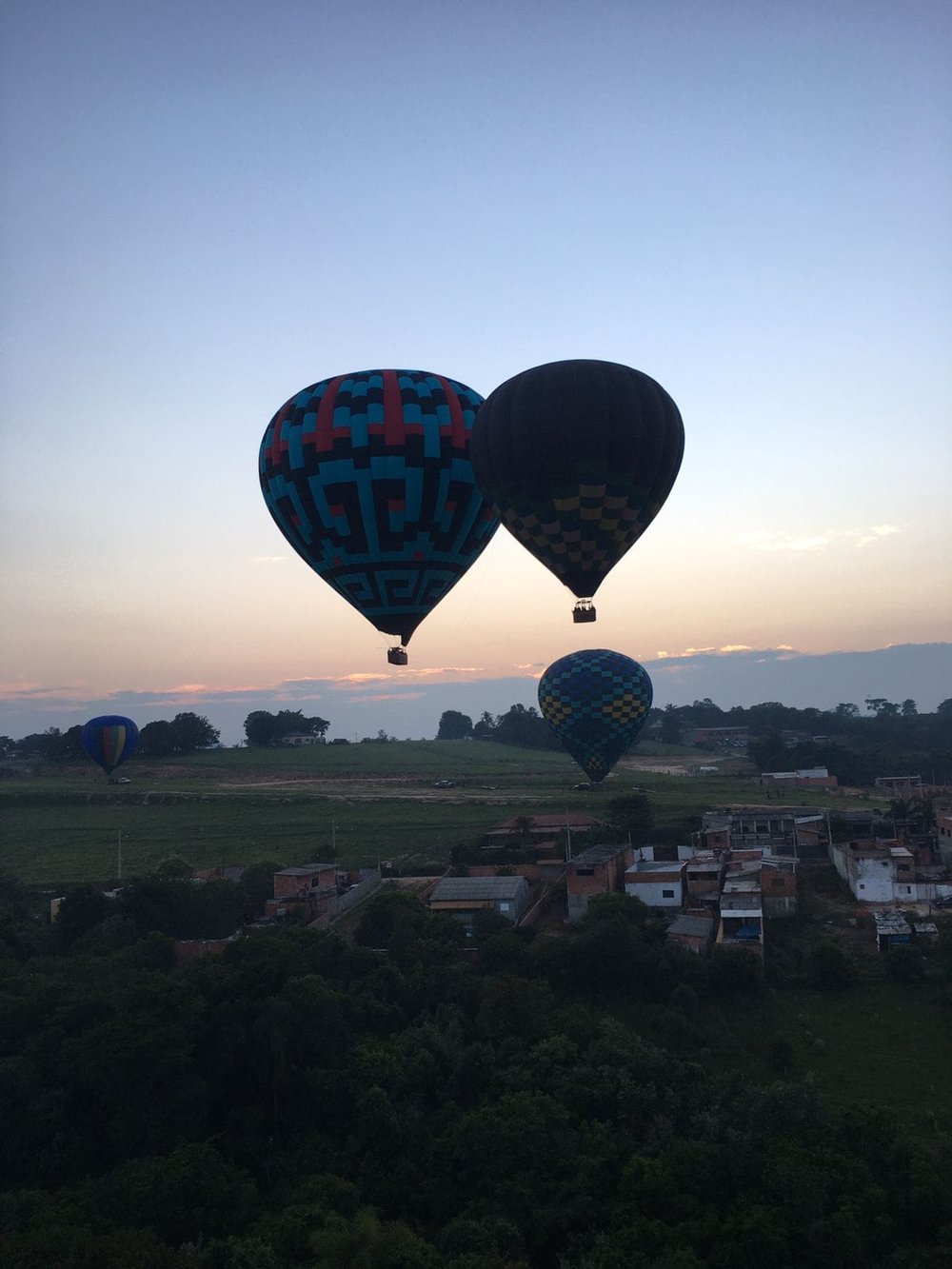 19/03 Voo de balão com café da manhã e espumante e visita à Cacau Show Mega Store