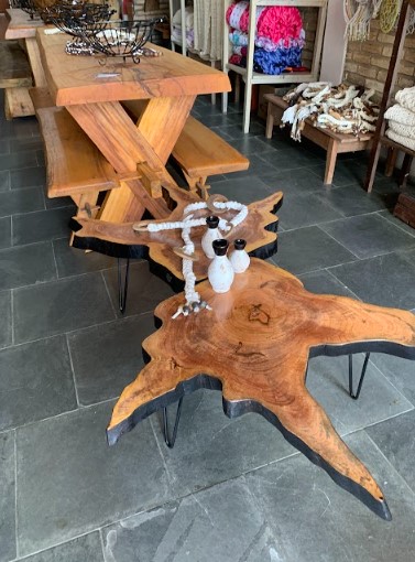 Peça de madeira com verniz e acabamentos incríveis em Resende Costa