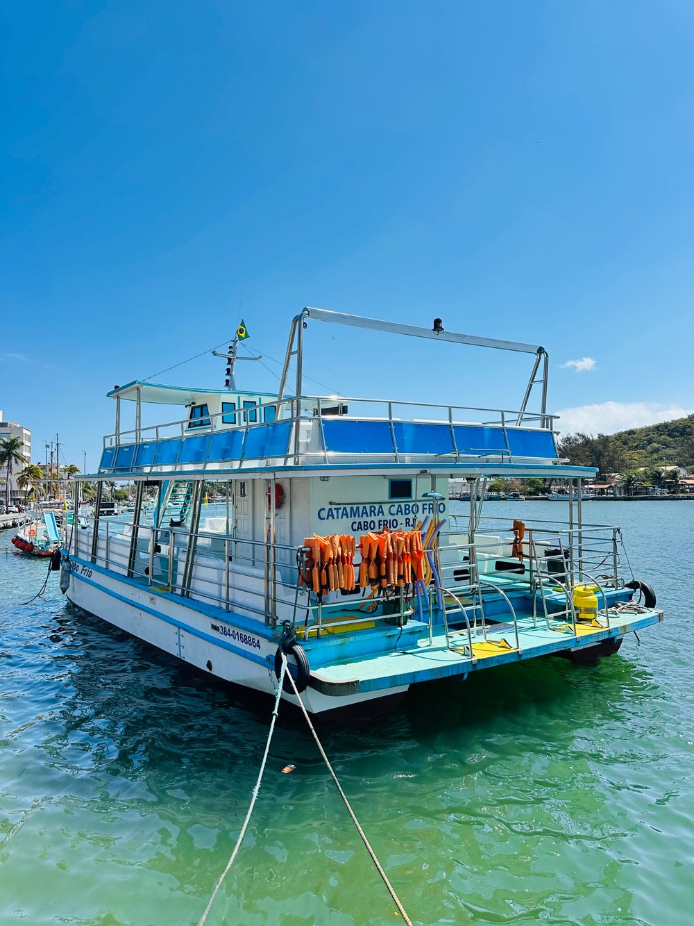 PASSEIO DE CATAMARÃ CABO FRIO
