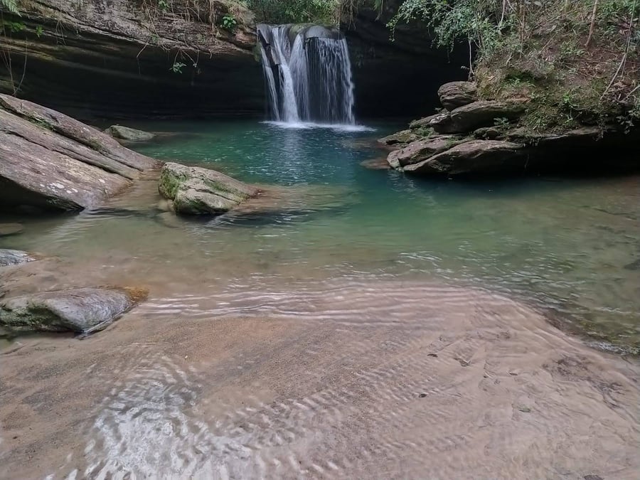 Cachoeira e poço do Sibrão