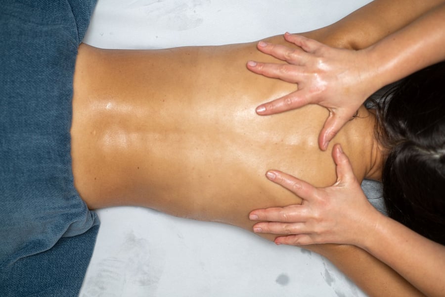 Massagem relaxante na tenda