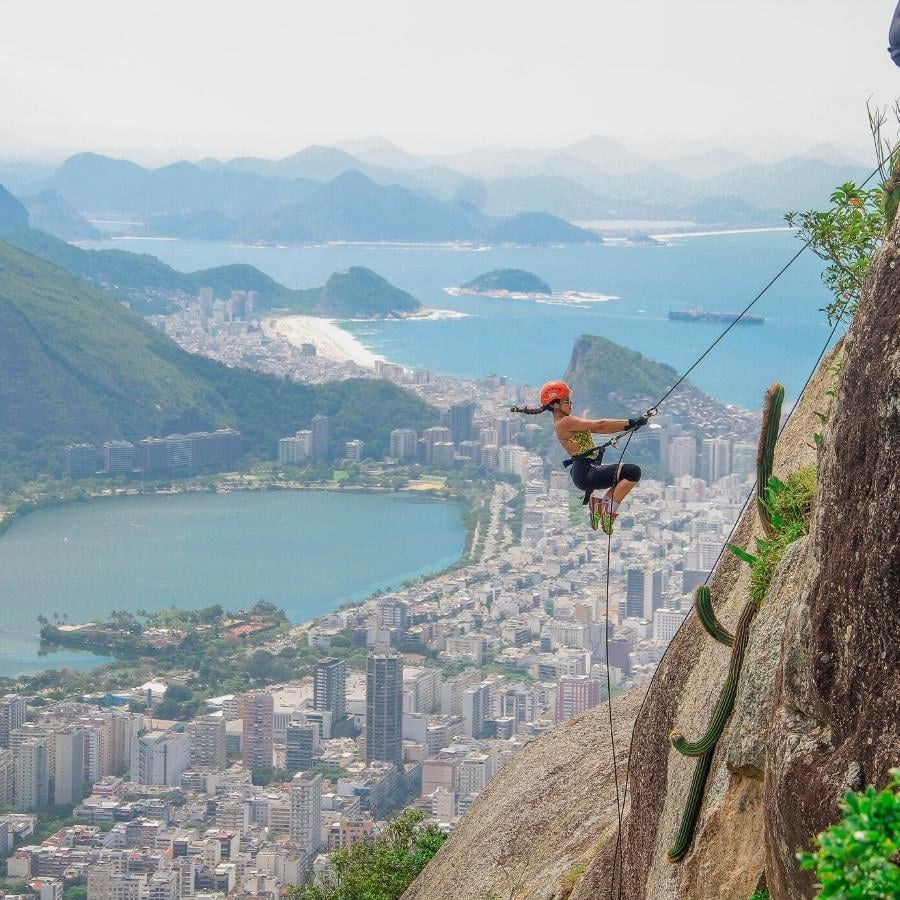 Rapel no Morro Dois Irmãos em grupo