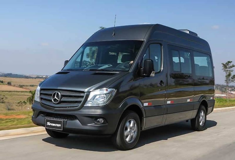 Premium Transfer - Viagem realizada em mini-vans ou vans modernas, com assentos limitados e ambiente mais reservado. Mais comodidade e menos passageiros a bordo! . O equilíbrio perfeito entre preço justo e conforto. A partir de R$ 189, por pessoa.