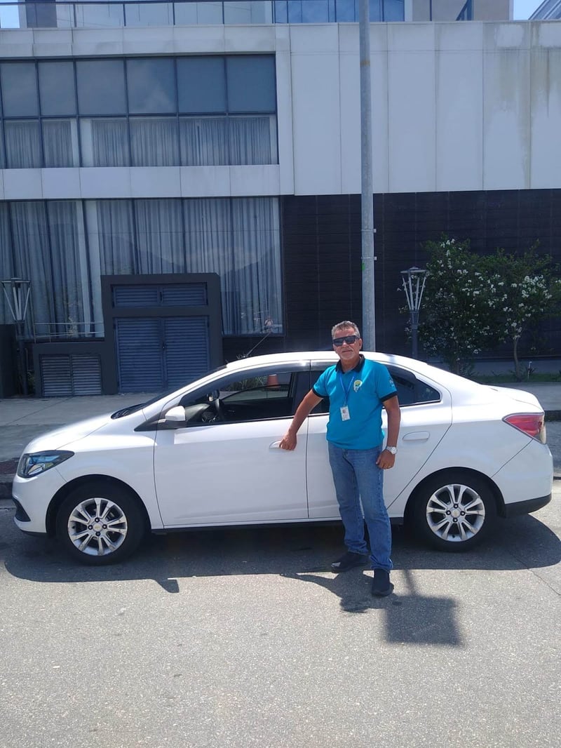 VIP Transfer - Viagem privativa, personalizada com motorista bilíngue (inglês ou espanhol) realizada em Carro Sedan, Tropic Van ou Mini-Van. Flexibilidade, privacidade e conforto até o seu destino. Excelente opção para casais, famílias ou pequenos grupos de amigos que optem pelo suporte no seu idioma.  A partir de R$ 487, por pessoa.