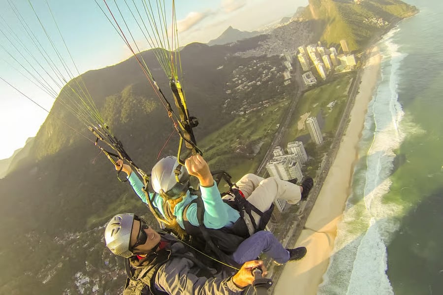 Voo de parapente no Rio com vista para a Pedra da Gávea - foto 6