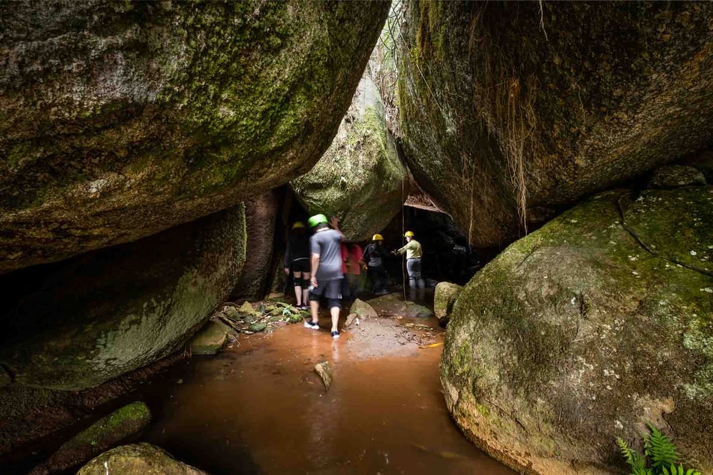 Caving na Caverna do Quebra Corpo