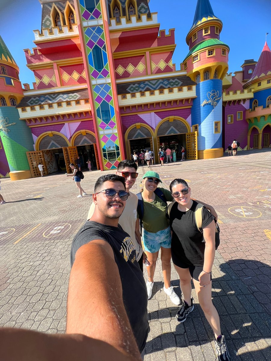 Personas en la frente del parque 