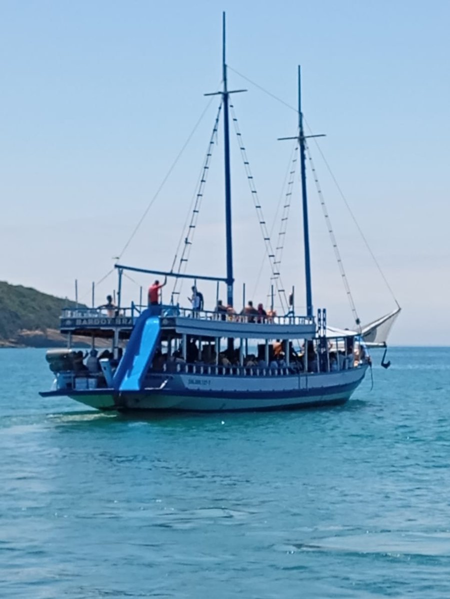 Passeio com Marinheiros Nativos para levar você as mais belas praias de Búzios.