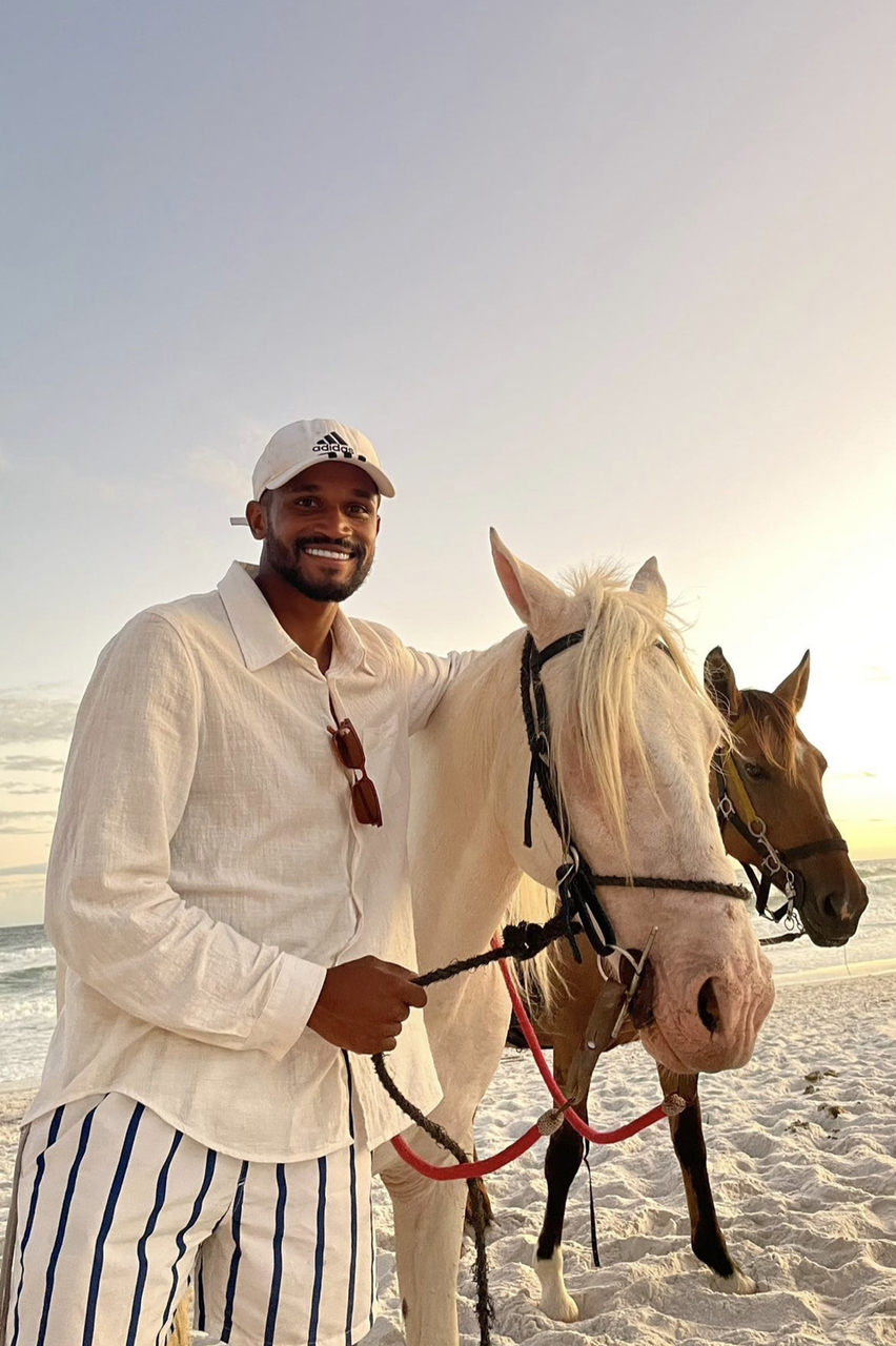 PASSEIO A CAVALO POR LAGOAS, SALINAS E PRAIAS EM MONTE ALTO