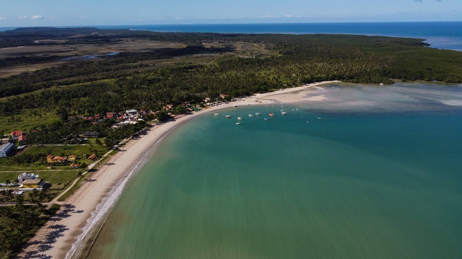 Tempo livre para relaxar, tomar banho de mar e aproveitar uma das praias mais bonitas da Bahia.