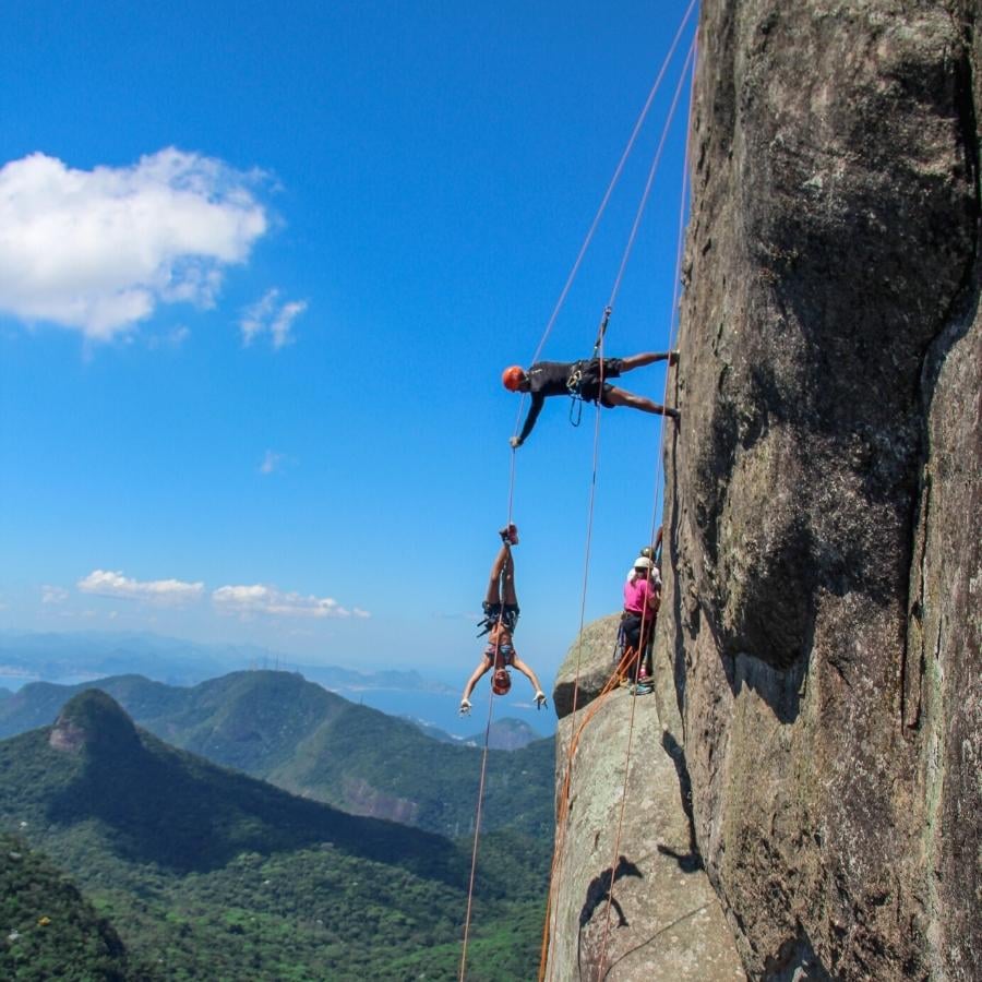 Rapel no Bico do Papagaio - Parque da Tijuca em grupo