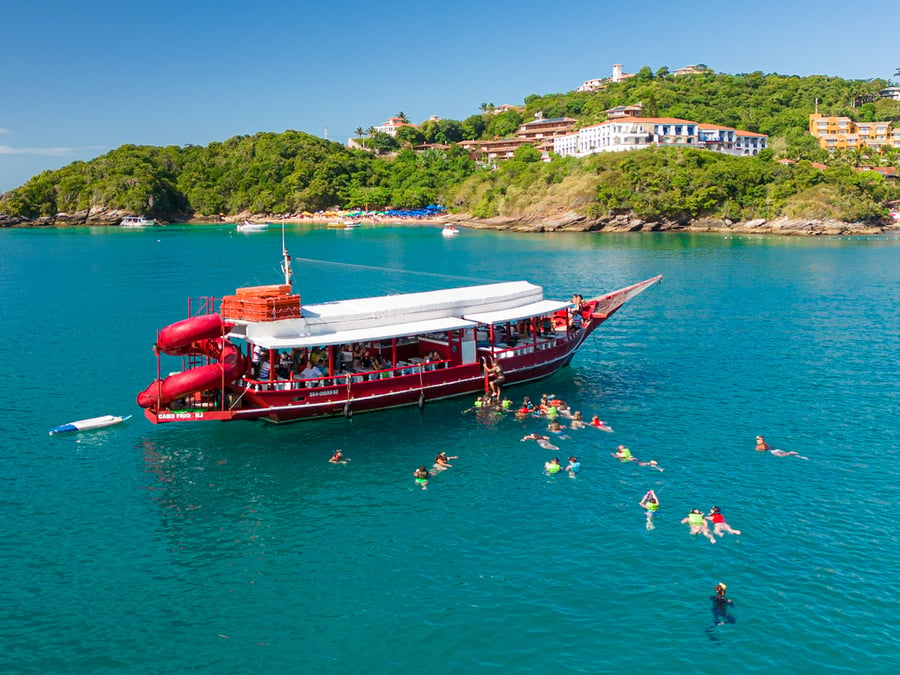 Passeio na Escuna Babylon, com toboágua e piscina infantil!