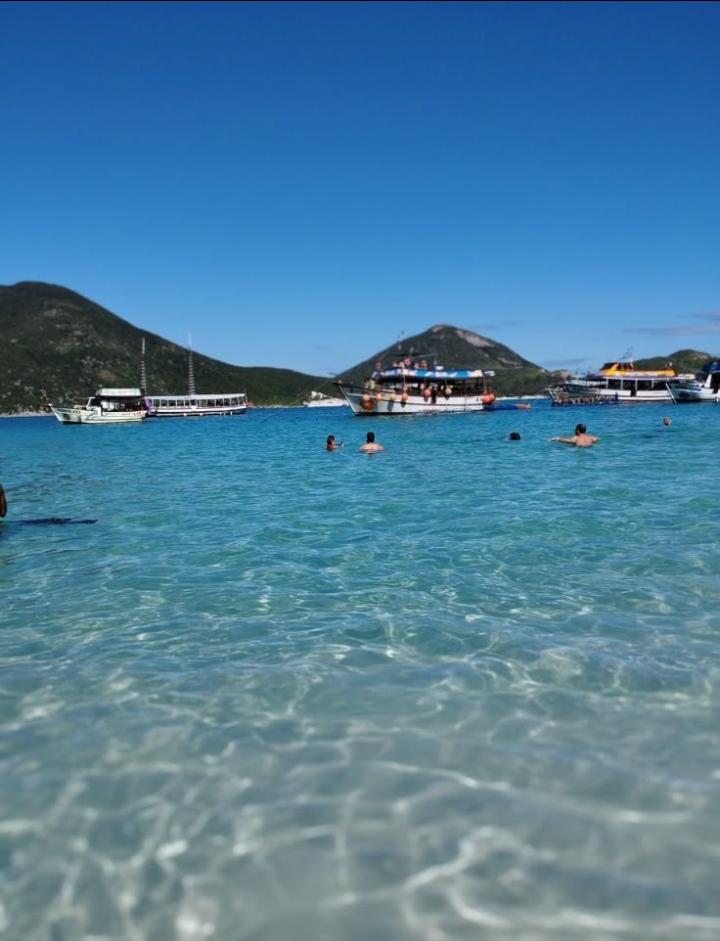 Barco con tobogán en Arraial do Cabo