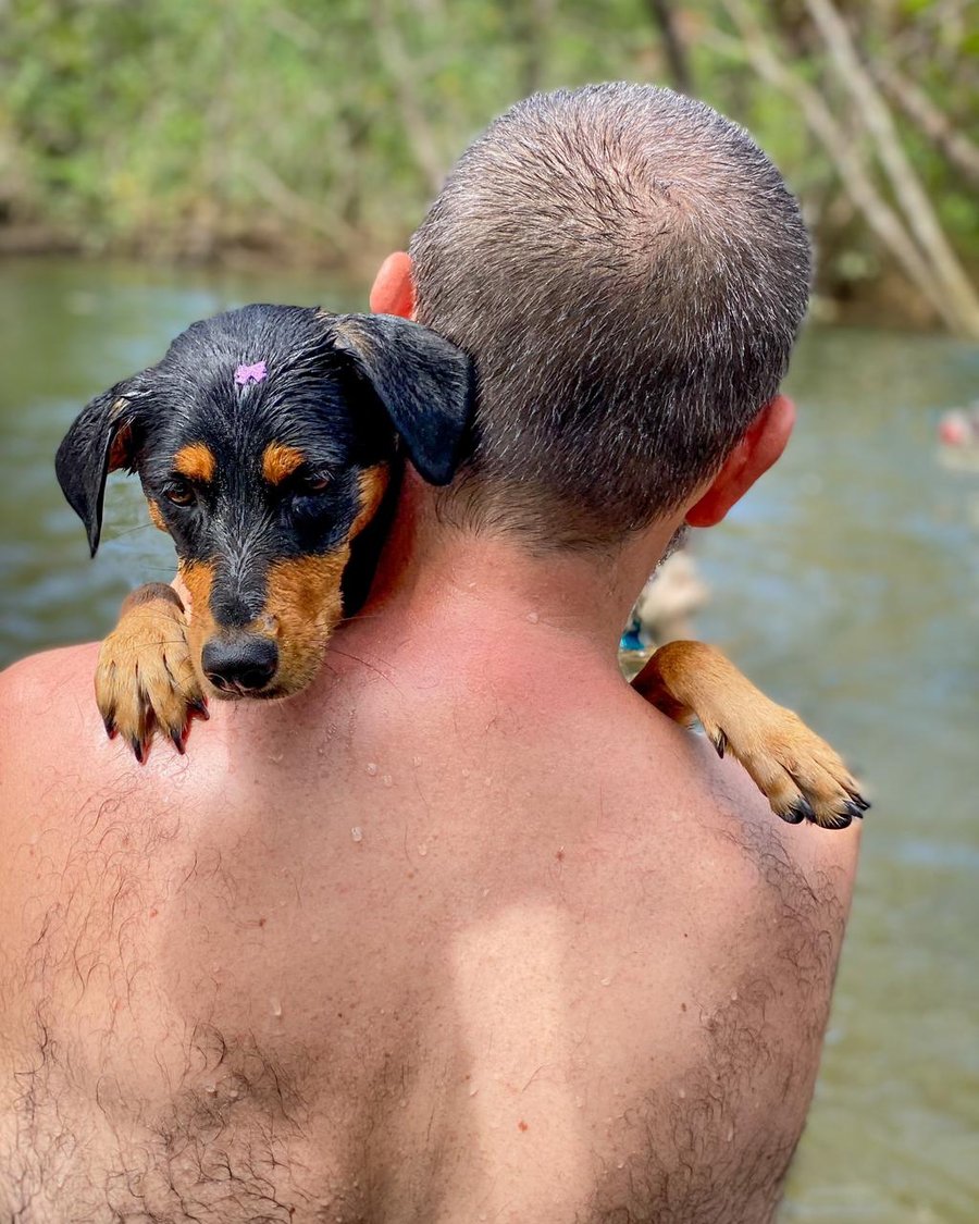 Aventura na praia Peruíbe pet frienldy, trilha, barco, pousada