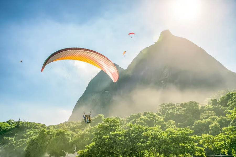 Voo de parapente no Rio com vista para a Pedra da Gávea - foto 8