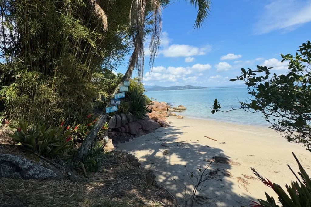 Praia da Velha em Governador Celso Ramos