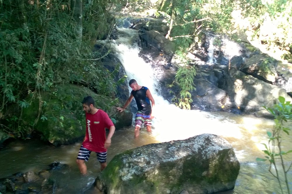 Trilha com Cachoeria