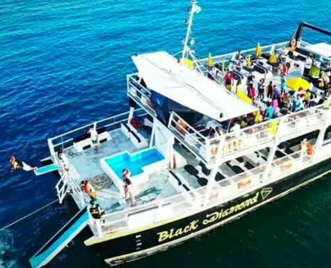 Passeio de Catamarã com Piscina Privativo em Cabo Frio
