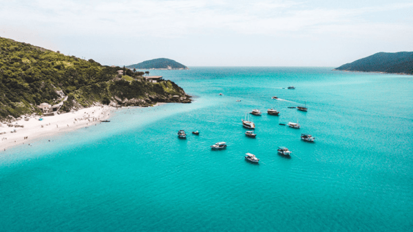 UM DIA EM ARRAIAL DO CABO + PASSEIO DE BARCO