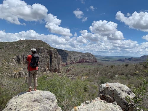 Qual a melhor rota para uma caminhada na montanha?