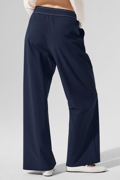 Alo Yoga 服飾最低 69 折，長褲、連帽外套與長袖上衣最高省 NT$1,450 2