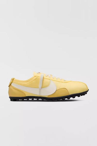 Nike 復古跑鞋新品上架！Moon Shoe OG 女款穿搭掀話題 6