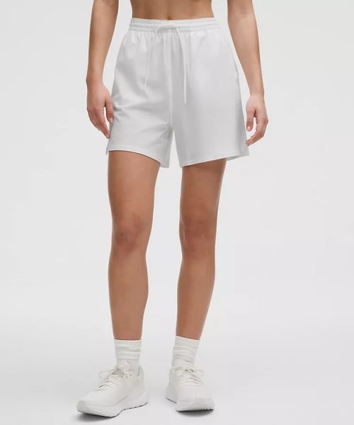 Lululemon 短褲折扣開跑！女用熱門款最低 3 折入手，最高省下 NT$1460 4