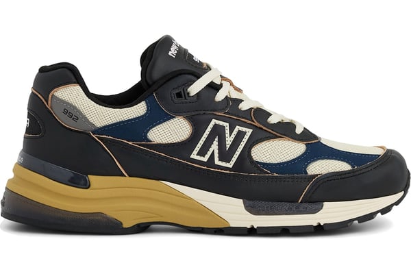 New Balance 992「Black／Afterglow」：少見皮革鞋面展現復古層次