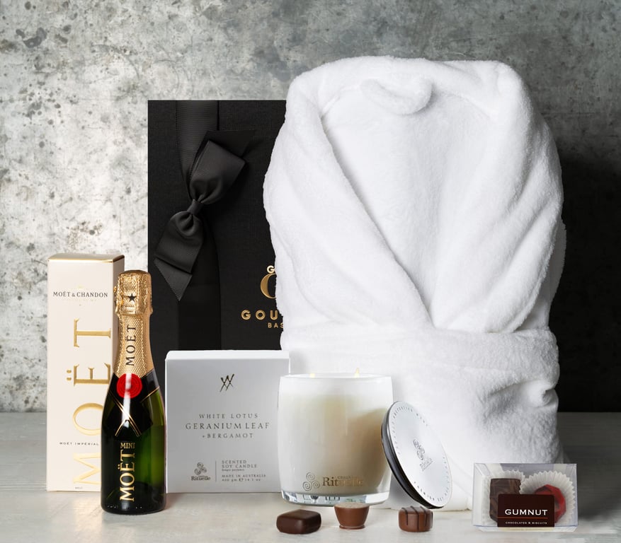 Moet and Candle Pamper Hamper