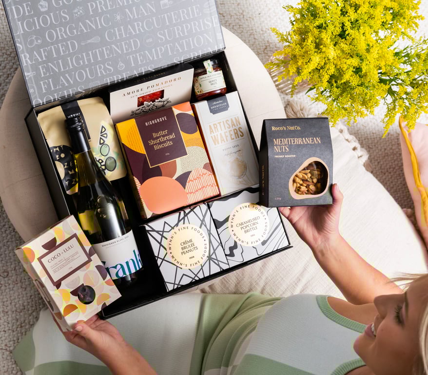 White Wine and Nibbles Hamper