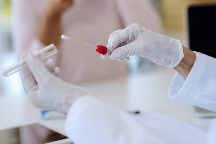 Sağlıklı Bir Gelecek İçin: Rutin Kan Testlerini Neden Yaptırmalısınız?