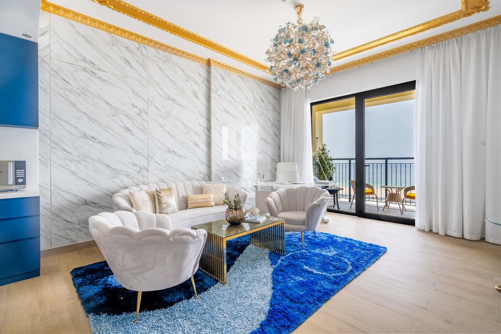 Luxurious living with sea view