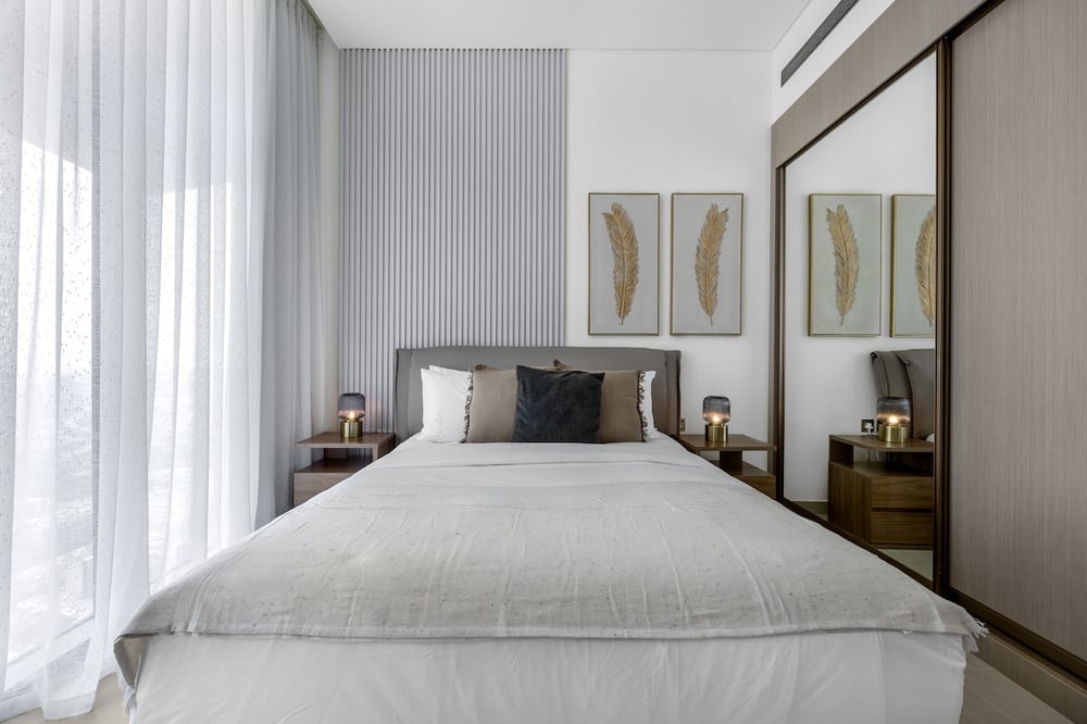 Bedroom with double bed, mirrored wardrobe and nightstands